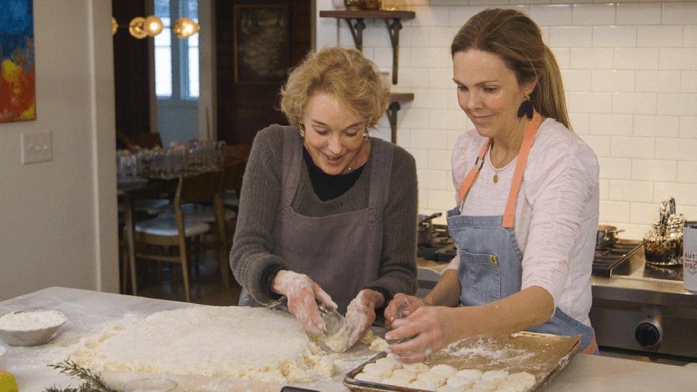 how-she-rolls-a-very-carrie-christmas-wttw