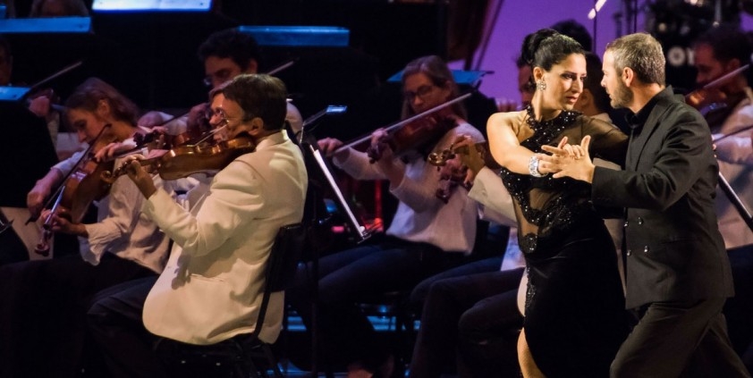 Dudamel Conducts Tangos Under the Stars with the LA Phil